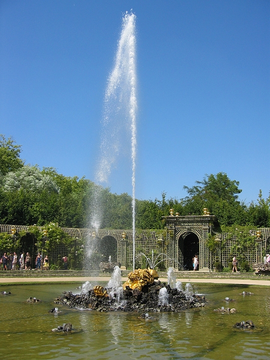 076 Versailles fountain.jpg